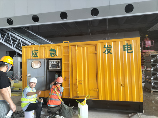 崇礼怎样判断空气滤清器是否需要更换？